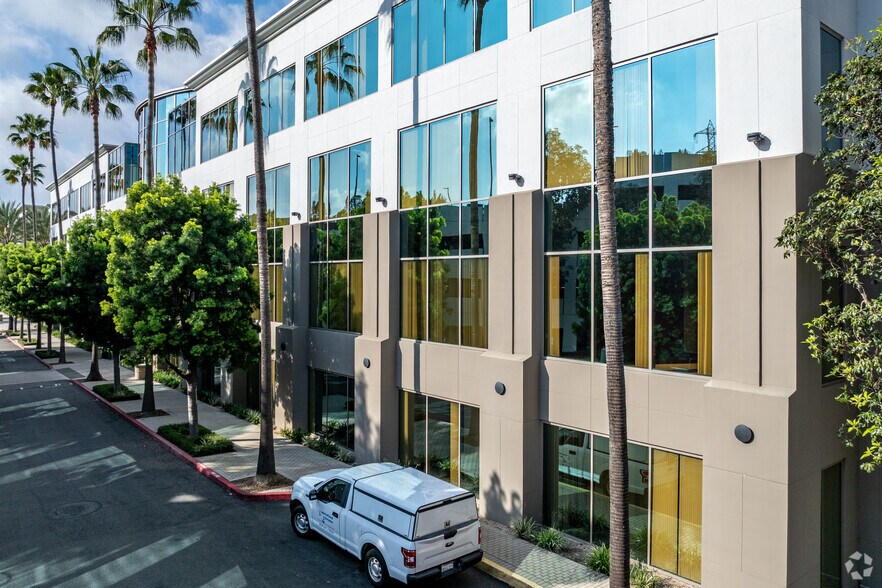 More Photos Of 27101-27201 Puerta Real, Mission Viejo Unknown For Lease