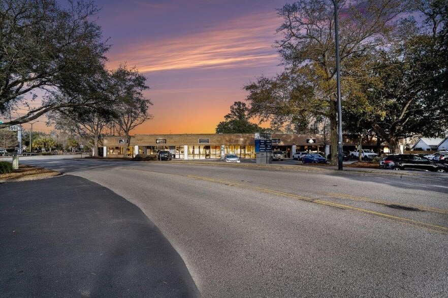 More Photos Of 1051 Johnnie Dodds Blvd, Mount Pleasant Medical For Sale