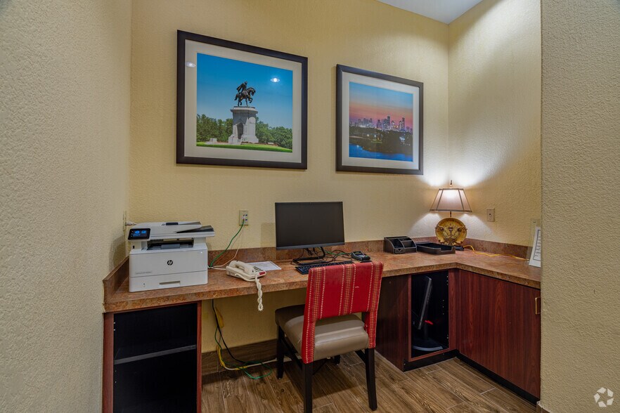 More Photos Of 16931 Texas Ave, Webster Hotel For Sale