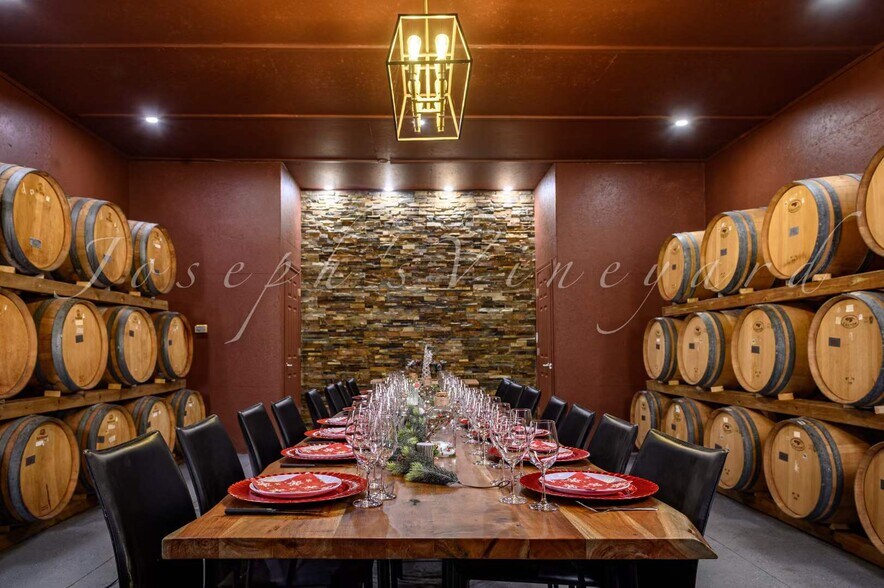 More Photos Of 1811 Niagara Stone Rd, Niagara-On-The-Lake Winery Vineyard For Sale