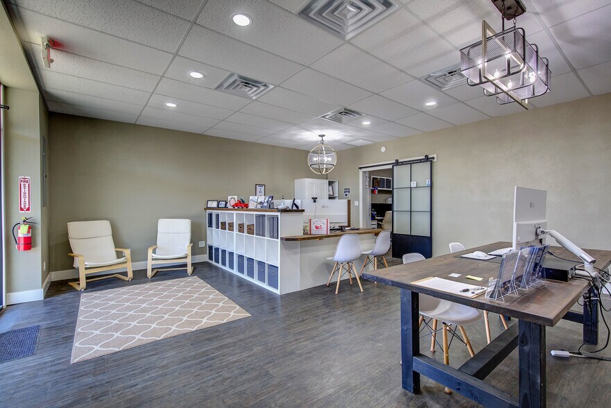 More Photos Of 400 Gilmer St, Sulphur Springs Storefront For Lease