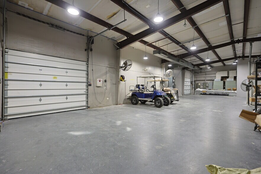More Photos Of 705 N New Warrington Rd, Pensacola Auto Repair For Lease