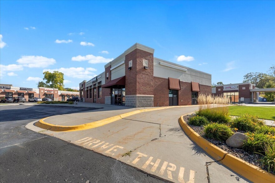 More Photos Of 928 Valley View Dr, Council Bluffs Storefront For Lease