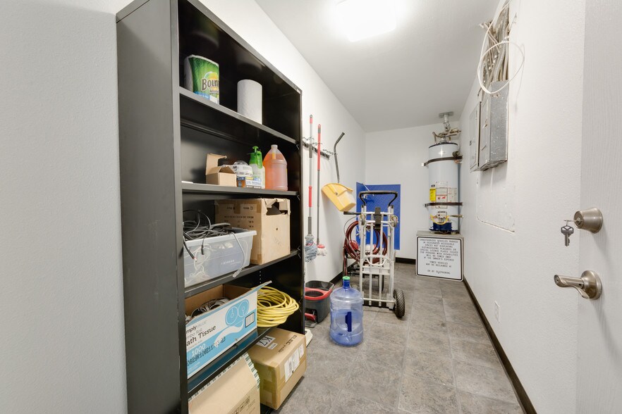 More Photos Of 306-308 Roberts Ln, Bakersfield Storefront Retail Residential For Sale