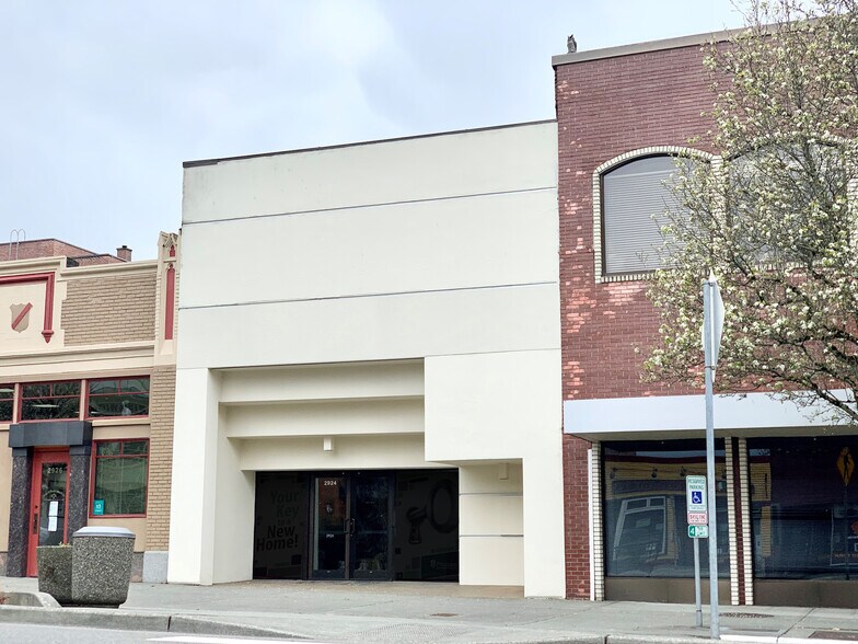 Primary Photo Of 2924 Colby Ave, Everett Office For Lease