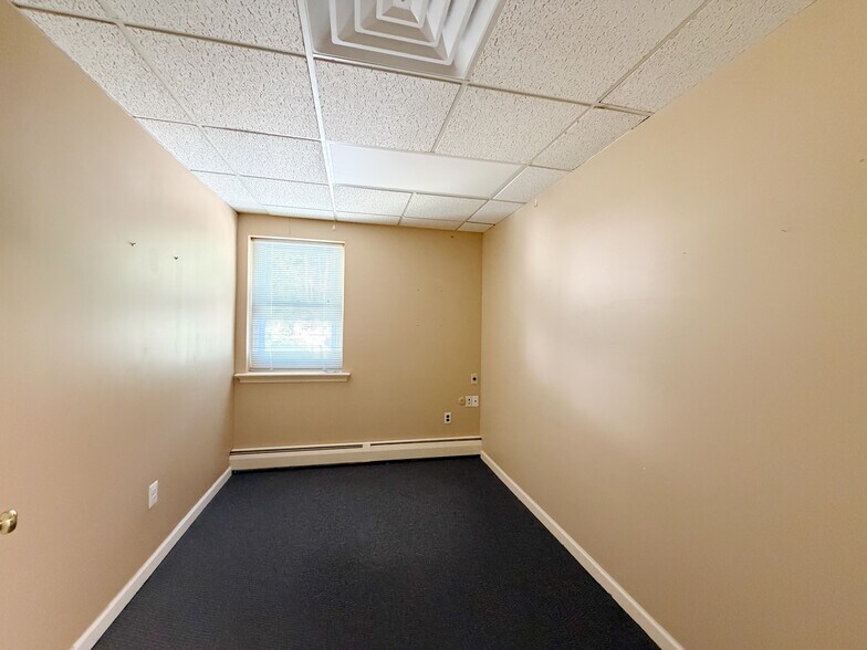 More Photos Of 216 Cedar Ave, Willow Grove Office Residential For Lease