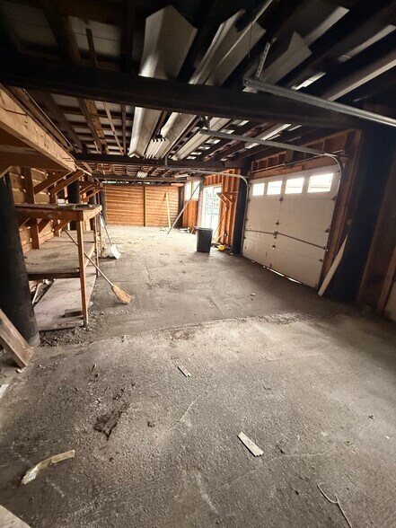 More Photos Of 1726 Altamont Ave, Richmond Warehouse For Lease