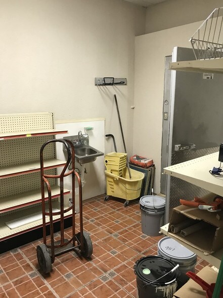 More Photos Of 7635 Ley Rd, Houston Freestanding For Sale