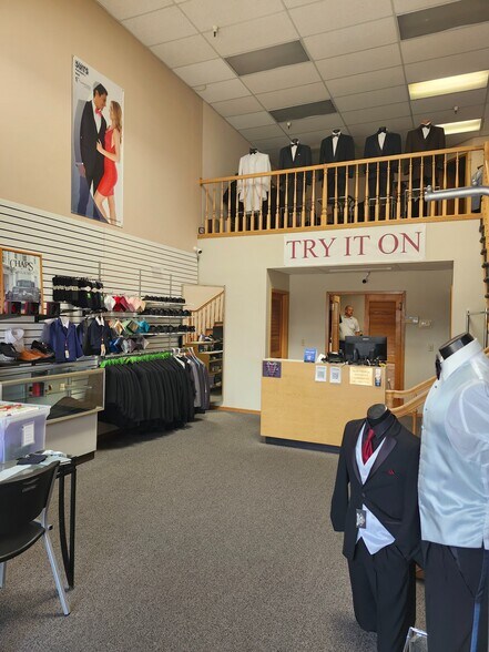 More Photos Of 9455 S Union Sq, Sandy Storefront Retail Office For Sale