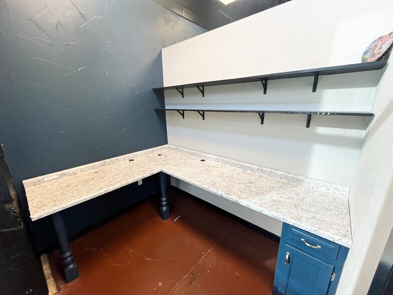 More Photos Of 509 W Olive St, Springfield General Retail For Sale