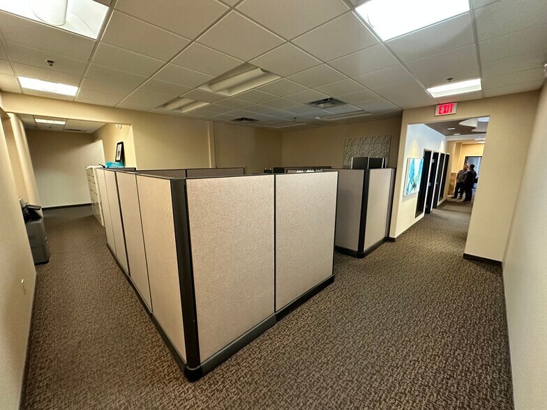 More Photos Of 4550 E Bell Rd, Phoenix Office For Sale