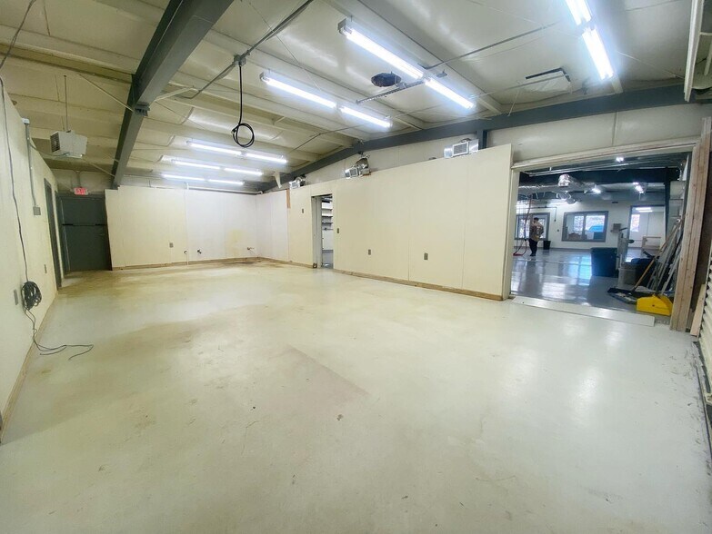 More Photos Of 213 State Park Rd, Troutman Warehouse For Lease