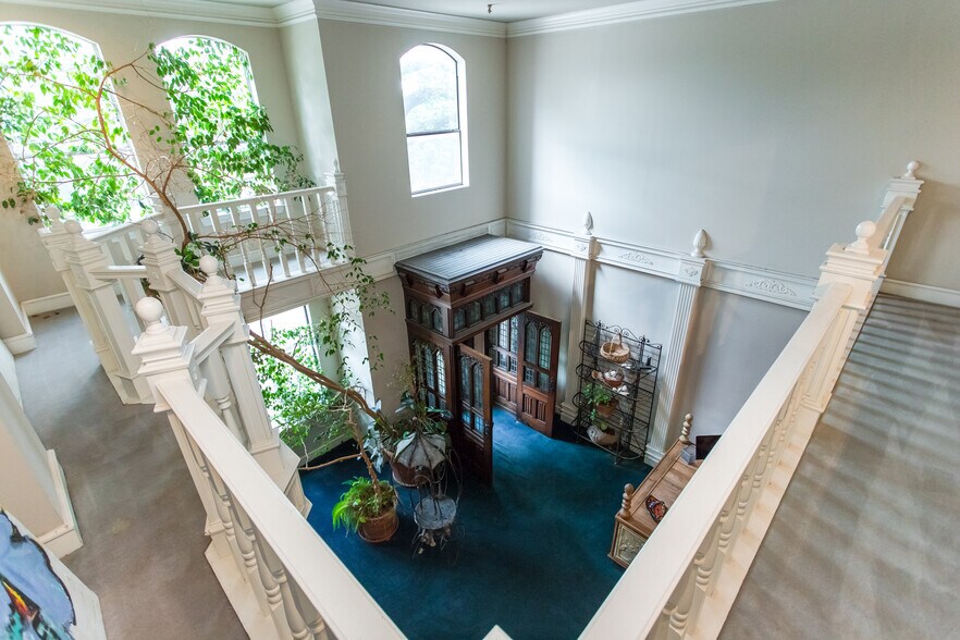 More Photos Of 4821 Broadway St, Addison Office For Sale