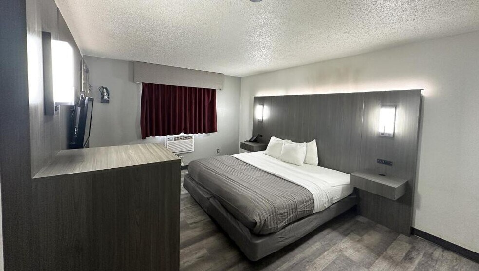 More Photos Of 522 E Coliseum Blvd, Fort Wayne Hotel For Sale