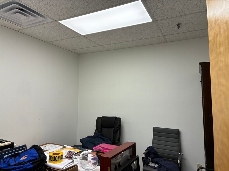 More Photos Of 25 Lindeman Dr, Trumbull Warehouse For Lease