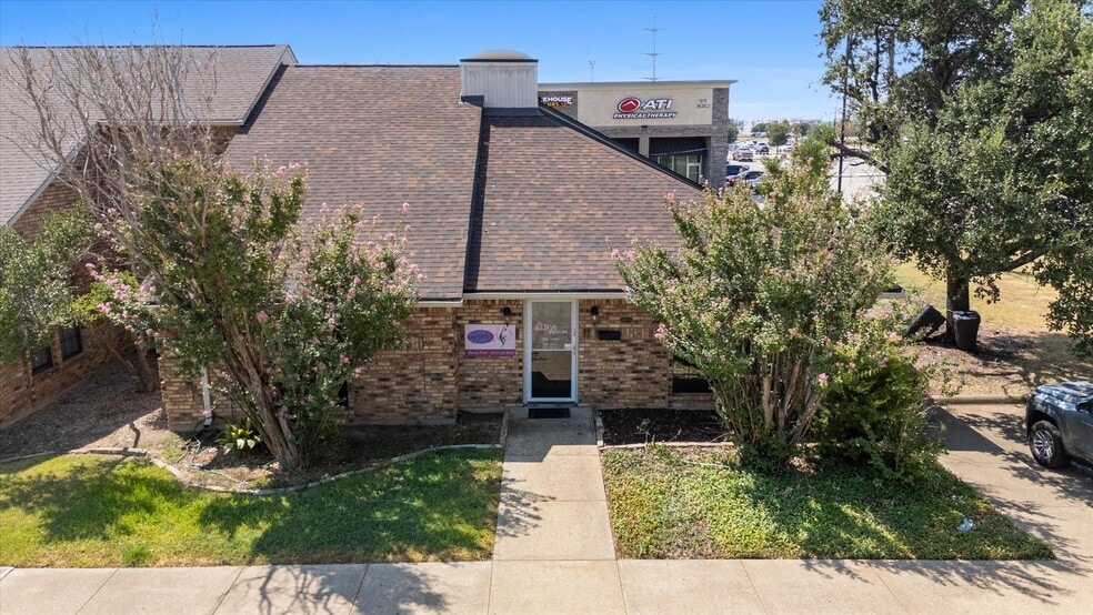 More Photos Of 1055 W Pioneer Pky, Grand Prairie Medical For Lease