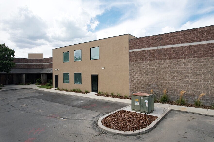 More Photos Of 518-540 S Commerce Dr, Orem Warehouse For Lease