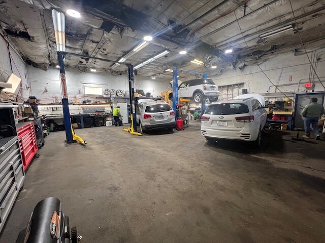 More Photos Of 102 Esten Ave, Pawtucket Auto Repair For Sale