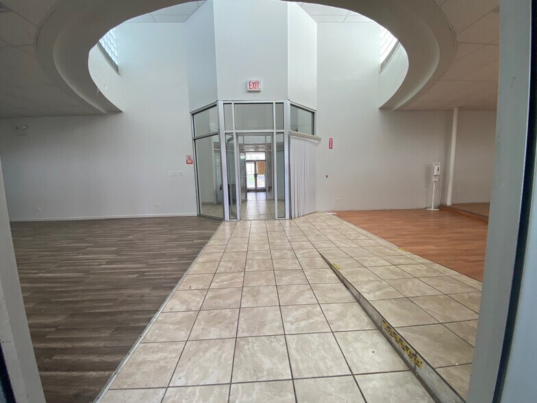 More Photos Of 5140 S Ashland Ave, Chicago Office For Sale