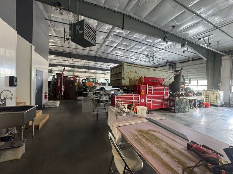 More Photos Of 3 Woodruff Hill Rd, Oxford Industrial For Sale