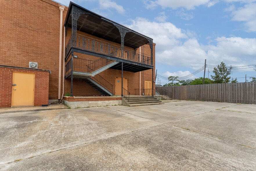 More Photos Of 7370 Chef Menteur Hwy, New Orleans Lodge Meeting Hall For Sale