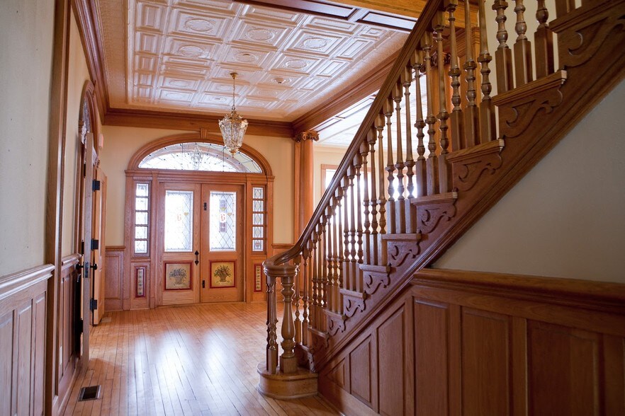More Photos Of 212 Main St W, New Prague Hotel For Sale