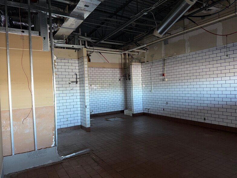More Photos Of 1513 N Zaragoza Rd, El Paso Storefront Retail Office For Lease
