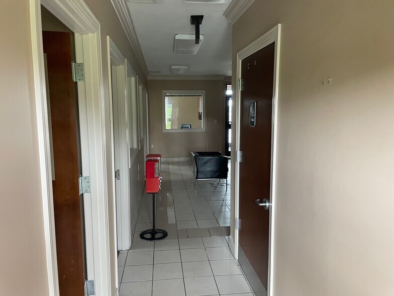 More Photos Of 184 Stone Container Dr, Clarksville Bank For Lease