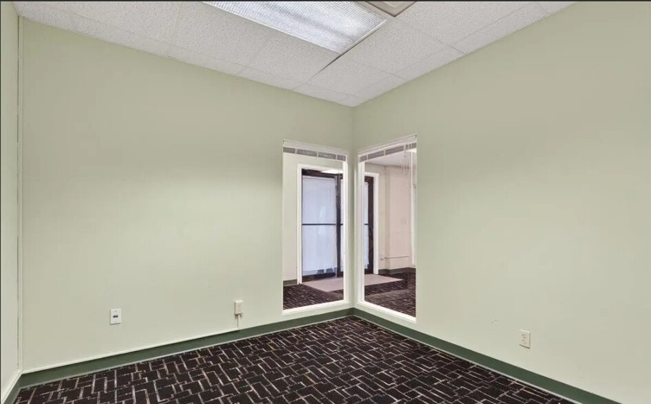 More Photos Of 3111 Normandy Dr, Springfield Office For Sale