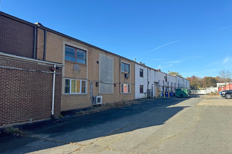 More Photos Of 223 Westhampton Ave, Capitol Heights Warehouse For Sale