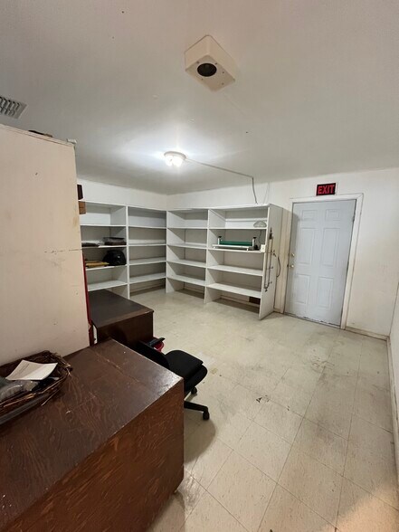 More Photos Of 102 W Calton Rd, Laredo Office Residential For Sale