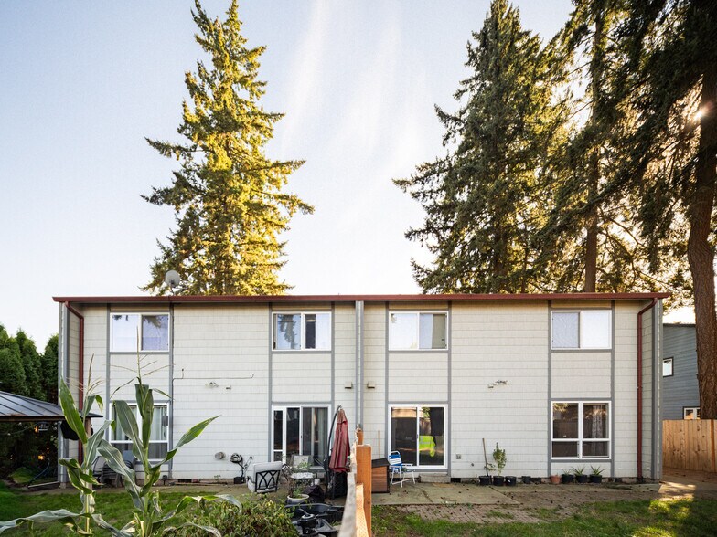 More Photos Of 550 SE 5th Ave, Canby Apartments For Sale