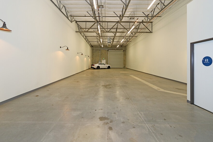 More Photos Of 45090 Golf Center Pky, Indio Warehouse For Sale