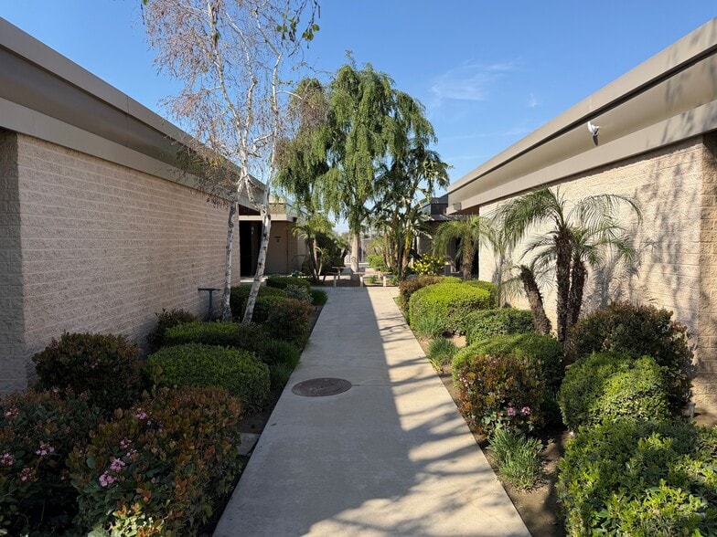 More Photos Of 1800 Westwind Dr, Bakersfield Medical For Lease