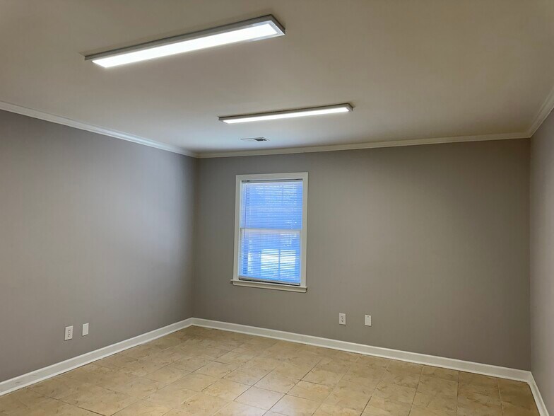 More Photos Of 1027 S Yates Rd, Memphis Loft Creative Space For Lease