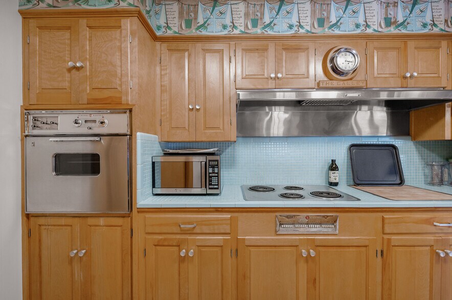 More Photos Of 531 W Main St, Denison Office For Sale