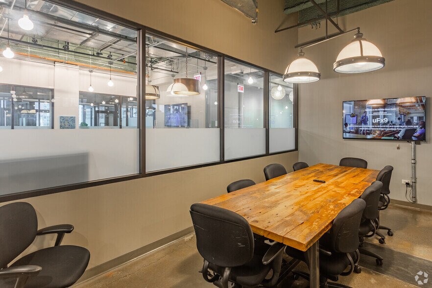 More Photos Of 1165 N Clark St, Chicago Coworking Space