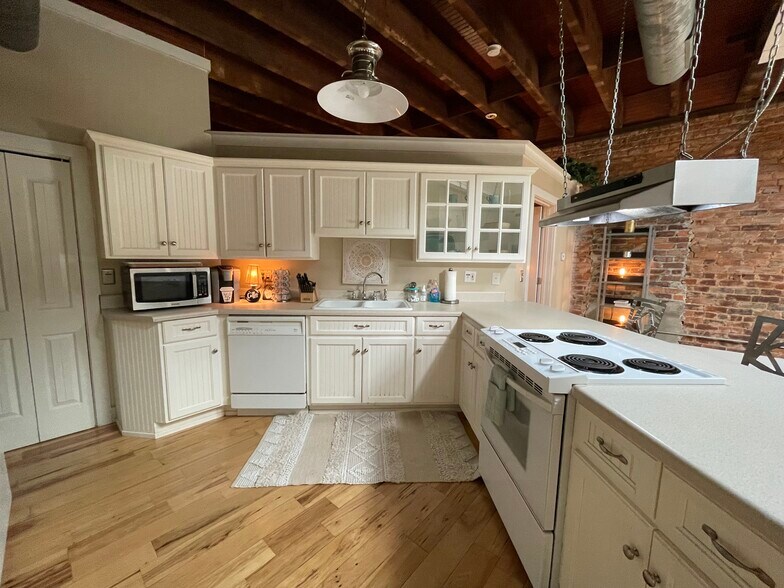 More Photos Of 103 Court Sq, Abbeville Storefront Retail Residential For Sale