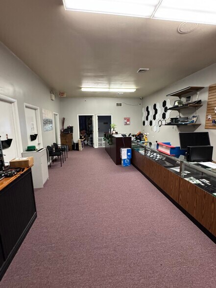 More Photos Of 684 W Main St, New Holland Office For Lease