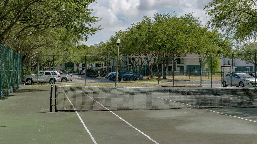 More Photos Of 5501 110th Ave N, Pinellas Park Apartments For Sale