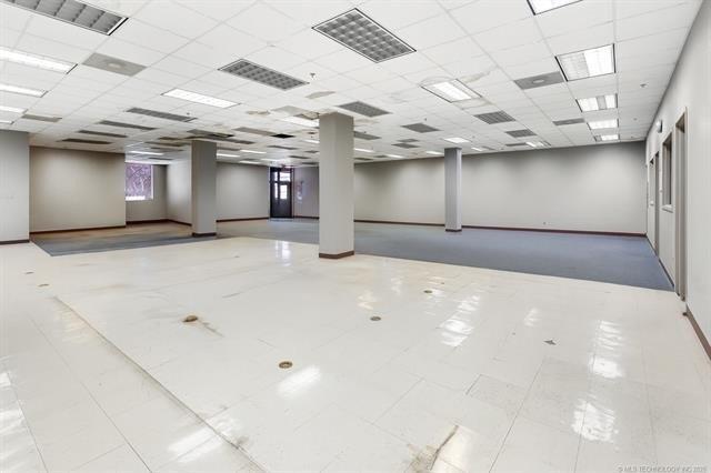 More Photos Of 315 W Will Rogers Blvd, Claremore Flex For Sale