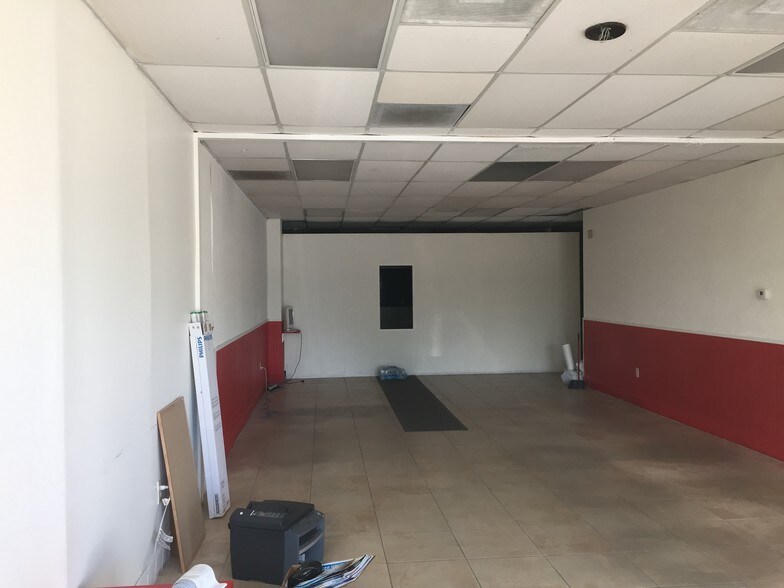 More Photos Of 3642-3684 W Gandy Blvd, Tampa Storefront For Sale