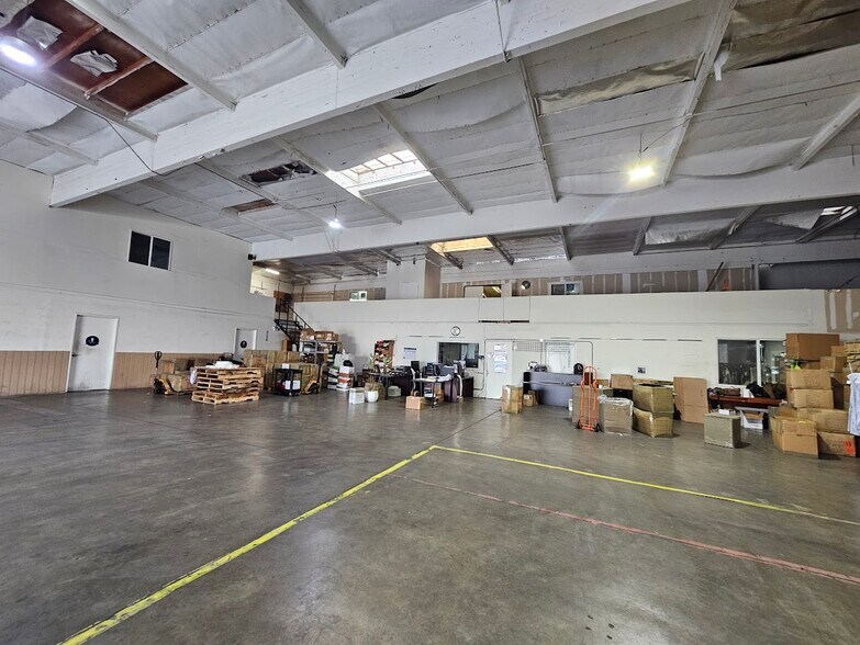 More Photos Of 2027 Laura Ave, Huntington Park Manufacturing For Lease