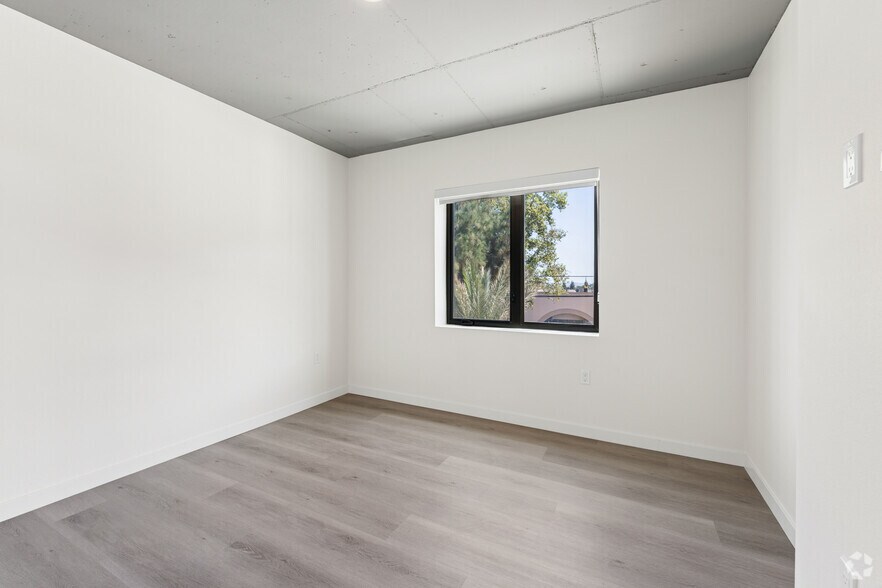 More Photos Of 127 W Pomona St, Monrovia Apartments For Lease