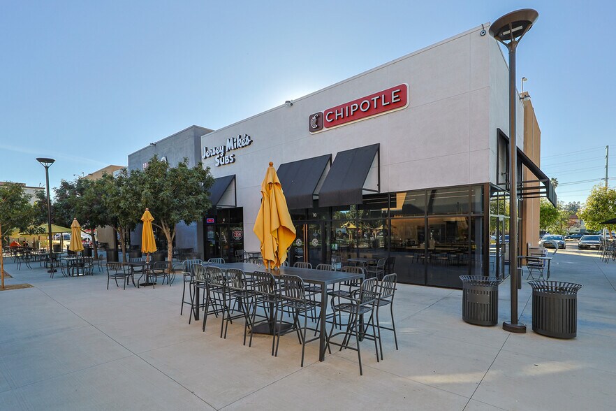 More Photos Of 8420-8440 Balboa Blvd, Northridge Storefront For Lease