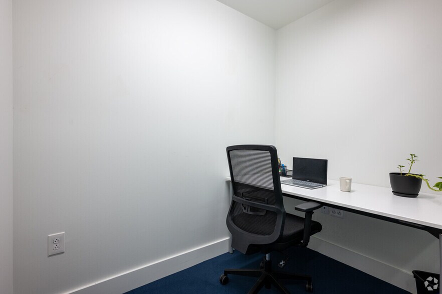 More Photos Of 111 Bain St, Greensboro Office For Sale