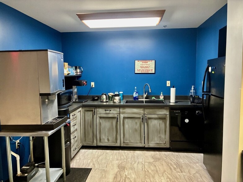 More Photos Of 125 Broadway Ave, Oak Ridge Office For Sale