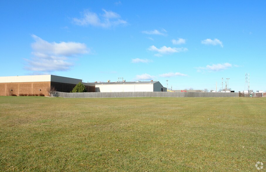 Primary Photo Of 5626 21st St, Racine Land For Lease