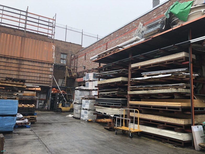 More Photos Of 582 Johnson Ave, Brooklyn Contractor Storage Yard For Lease