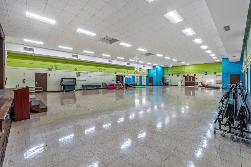 More Photos Of 5710 Wesconnett Blvd, Jacksonville Schools For Sale